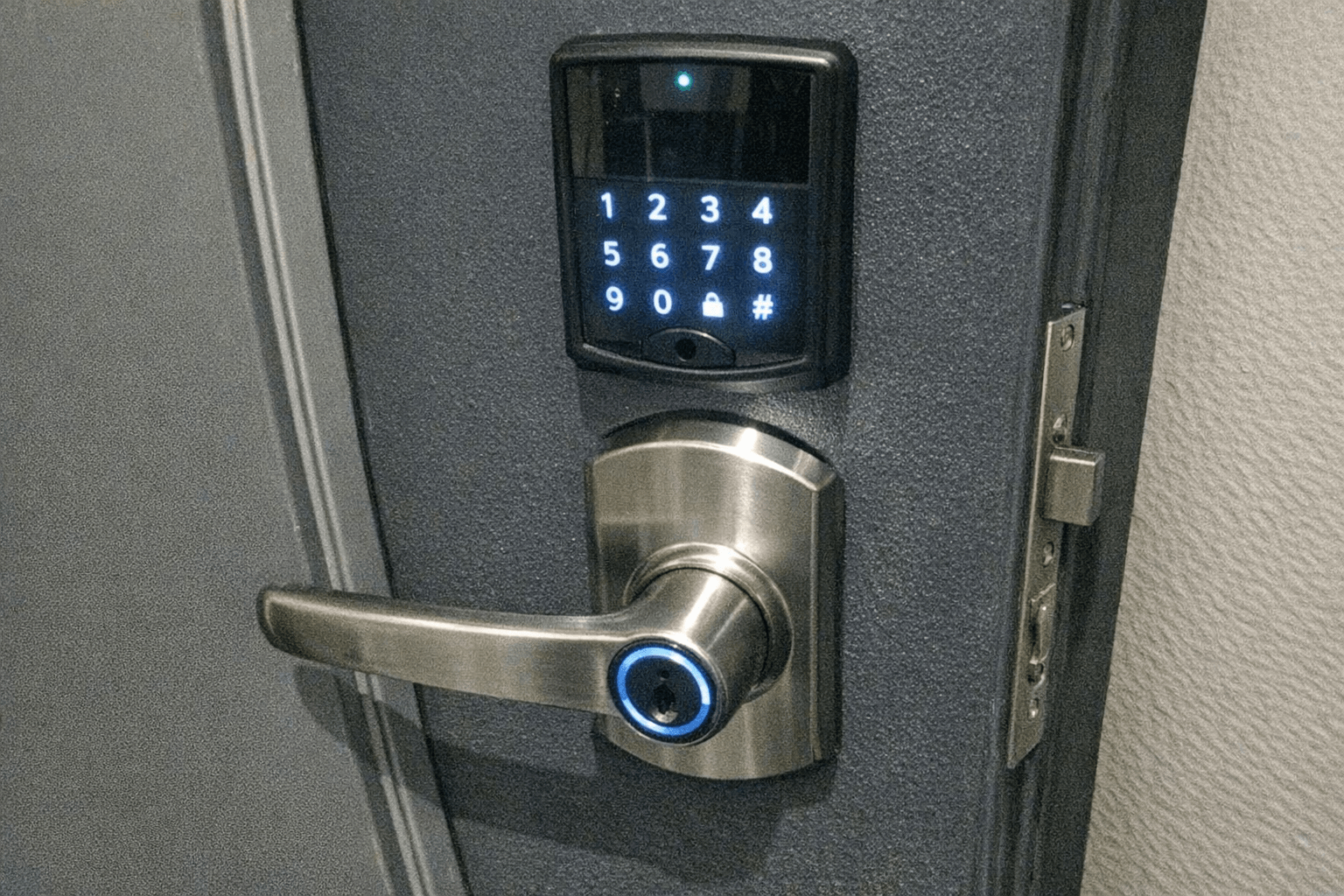 Elektronisches Sicherheitssystem zur Prävention von Einbrüchen.